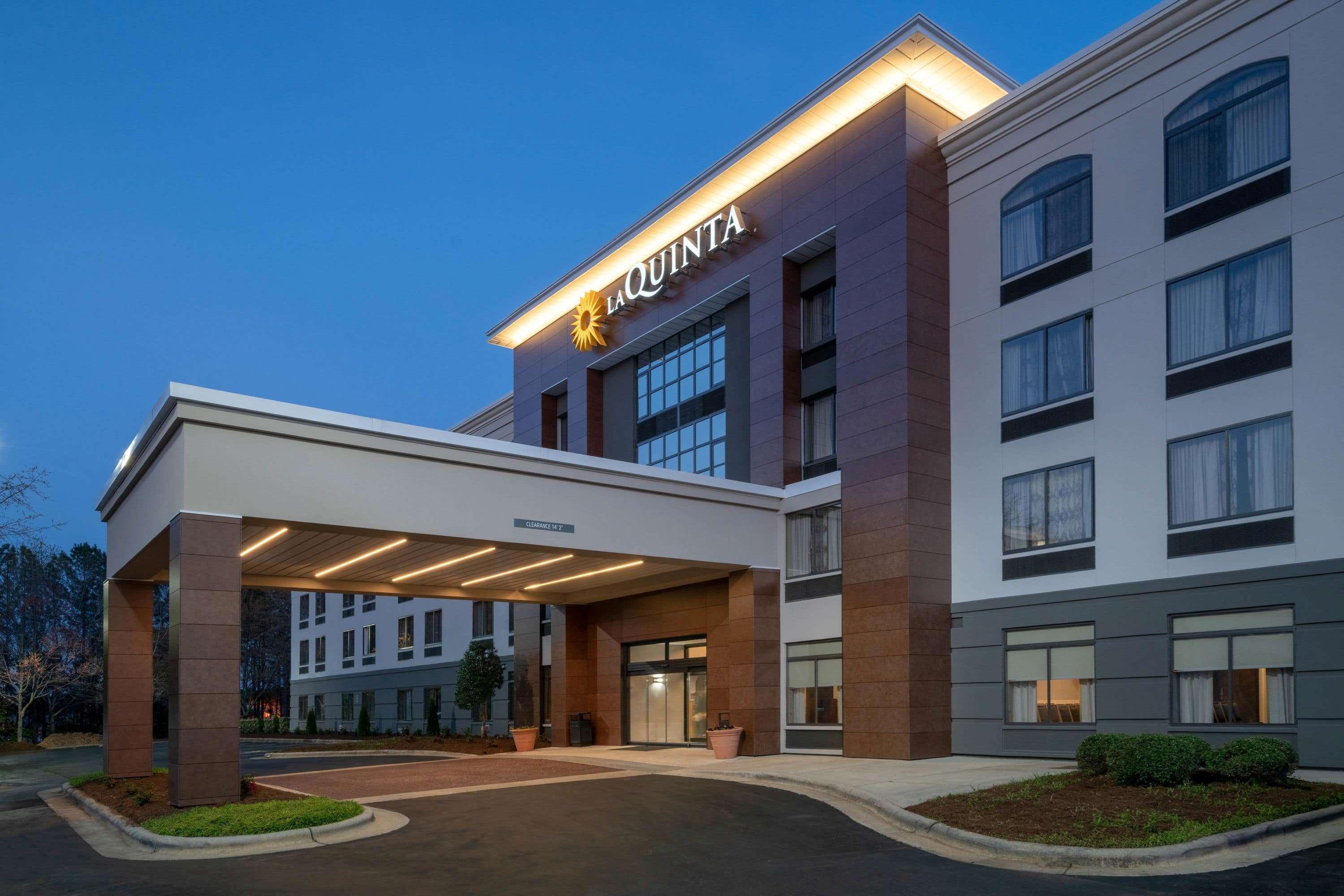 La Quinta By Wyndham Raleigh Downtown North Hotel Exterior photo
